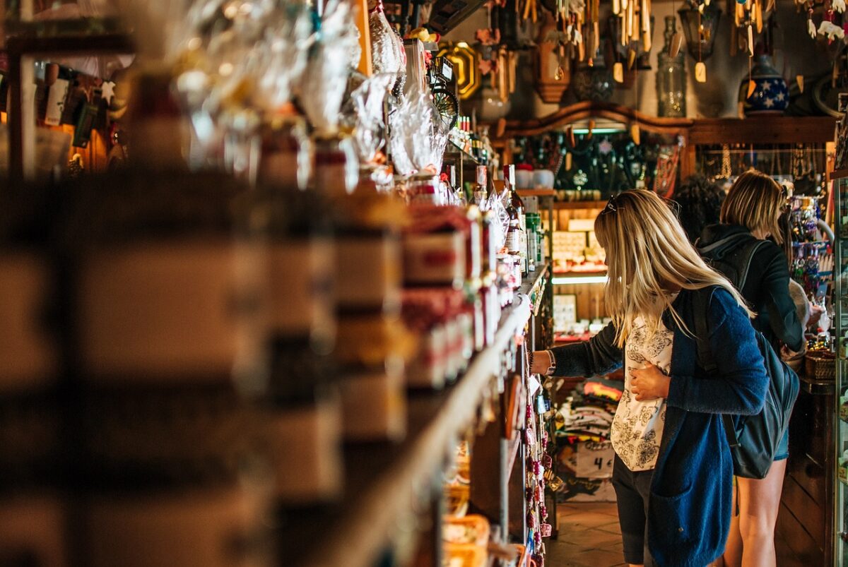 SOUVENIR MARKET